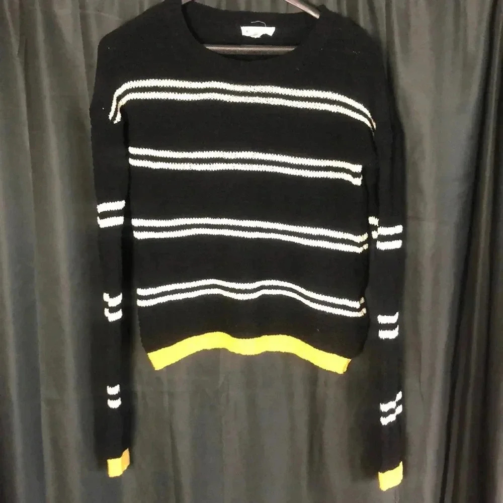 Black and‎ White Sweater